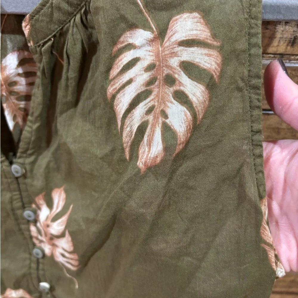 Liz Claiborne Green Leaf Print Blouse - Picture 4 of 6